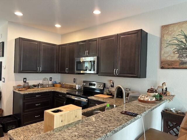 待售: $275,000 (2 贝兹, 2 浴室, 1137 平方英尺)