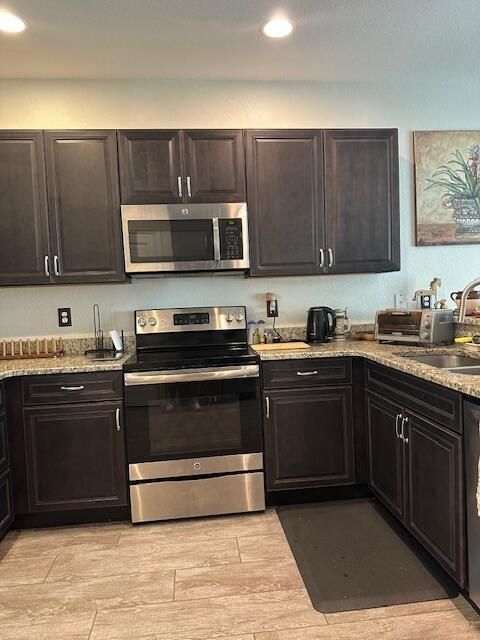 待售: $275,000 (2 贝兹, 2 浴室, 1137 平方英尺)