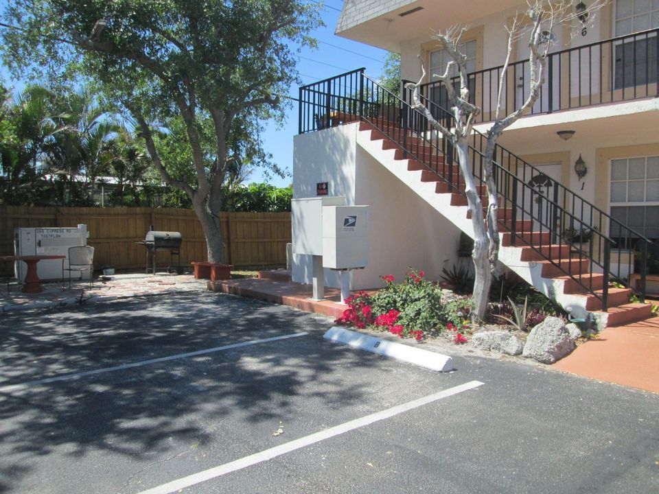 出租: $1,850 (2 贝兹, 1 浴室, 960 平方英尺)