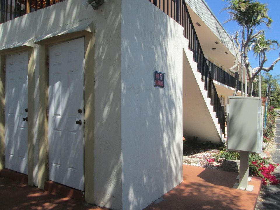 出租: $1,850 (2 贝兹, 1 浴室, 960 平方英尺)