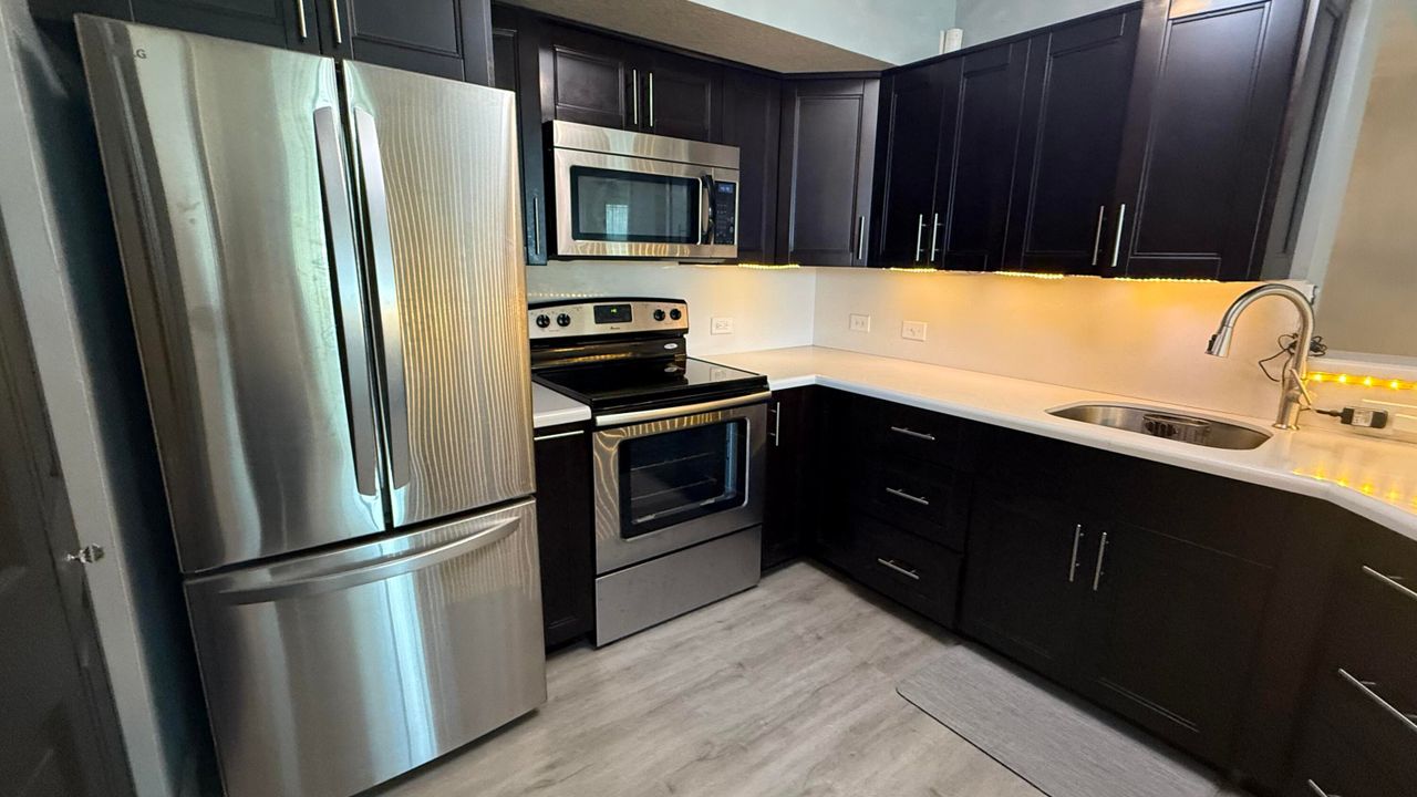 For Rent: $2,600 (3 beds, 2 baths, 1233 Square Feet)