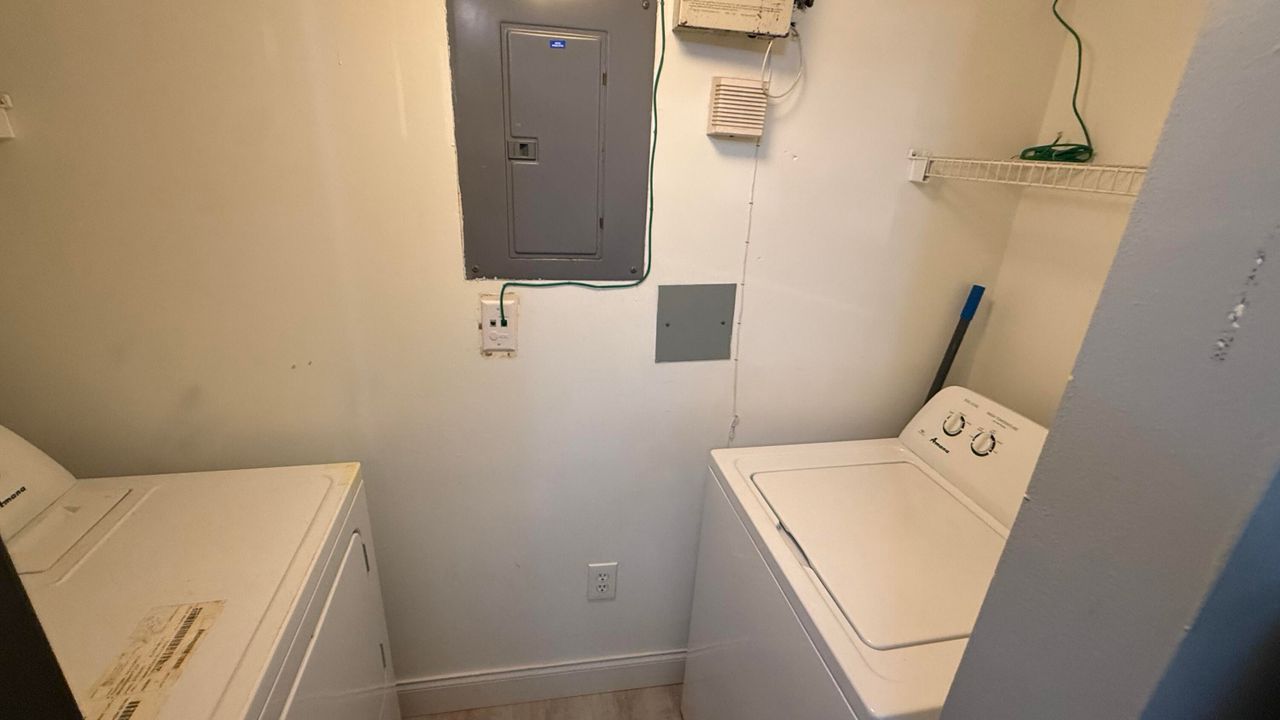 For Rent: $2,600 (3 beds, 2 baths, 1233 Square Feet)