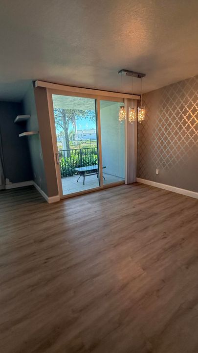 For Rent: $2,600 (3 beds, 2 baths, 1233 Square Feet)