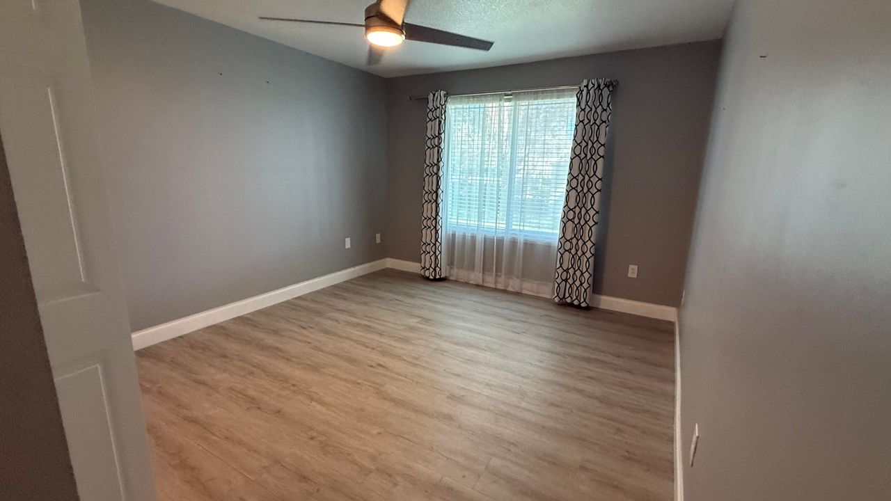 For Rent: $2,600 (3 beds, 2 baths, 1233 Square Feet)