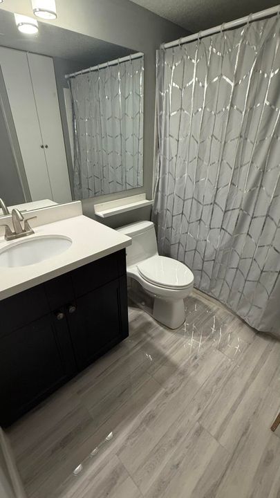 For Rent: $2,600 (3 beds, 2 baths, 1233 Square Feet)