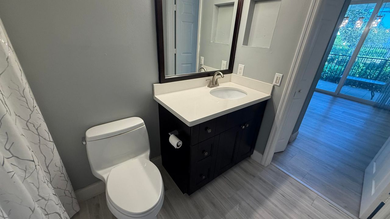 For Rent: $2,600 (3 beds, 2 baths, 1233 Square Feet)