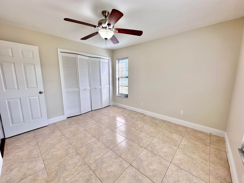 Active With Contract: $218,000 (2 beds, 2 baths, 957 Square Feet)