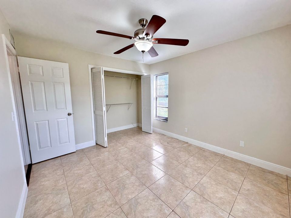 Active With Contract: $218,000 (2 beds, 2 baths, 957 Square Feet)