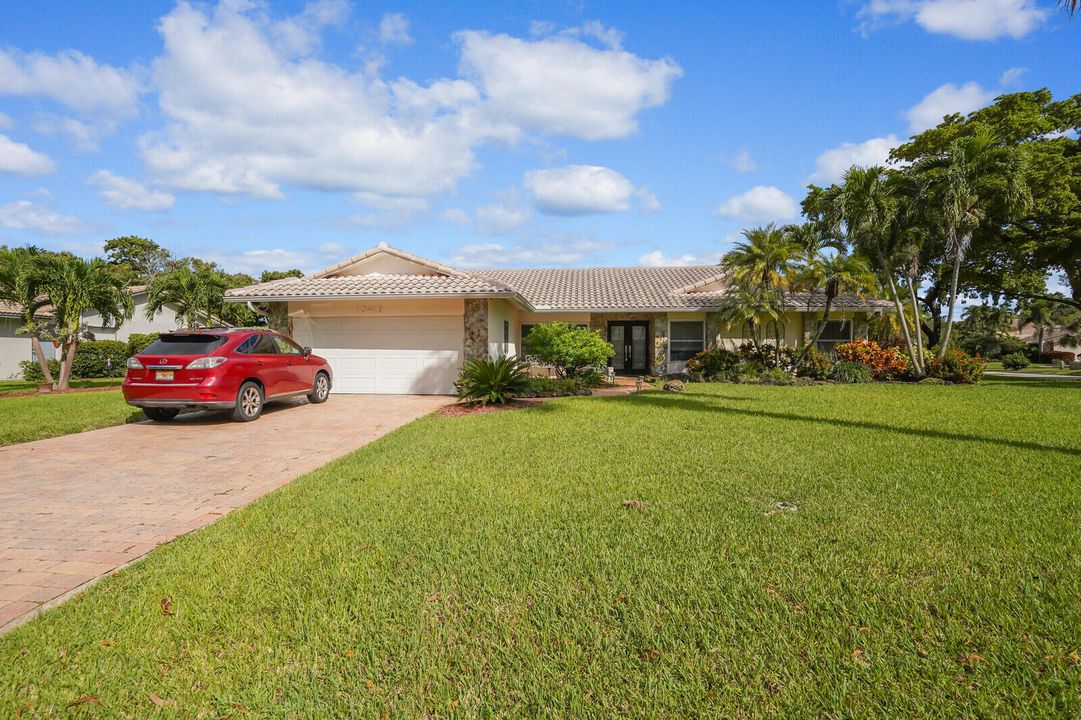 For Sale: $875,000 (4 beds, 2 baths, 2604 Square Feet)