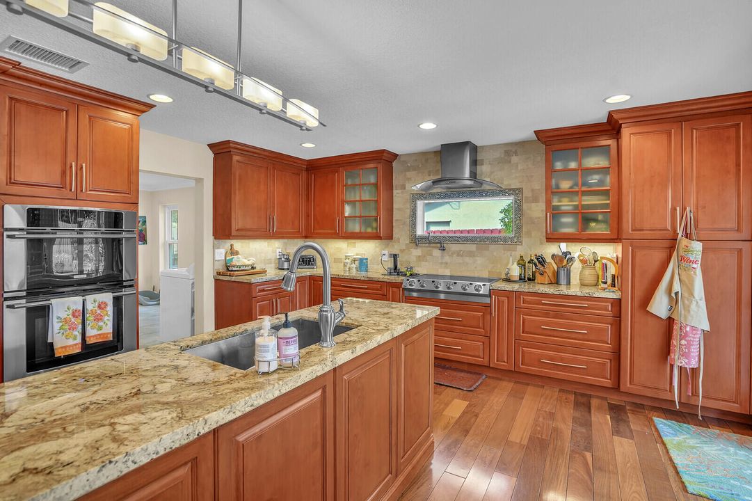 For Sale: $875,000 (4 beds, 2 baths, 2604 Square Feet)