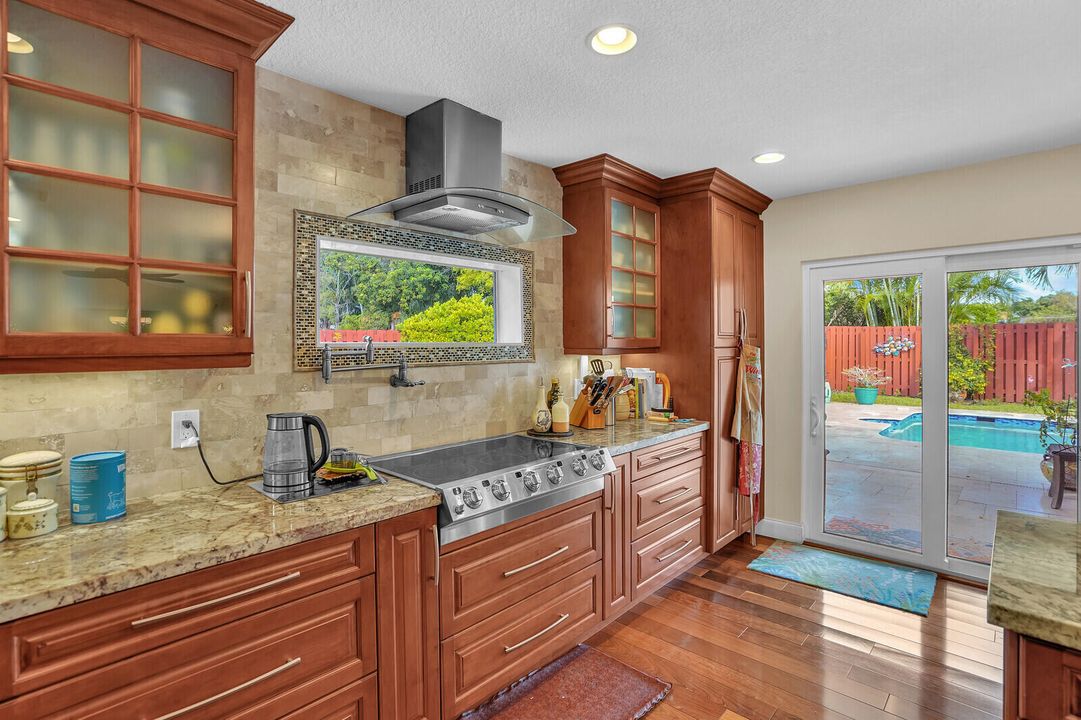 For Sale: $875,000 (4 beds, 2 baths, 2604 Square Feet)