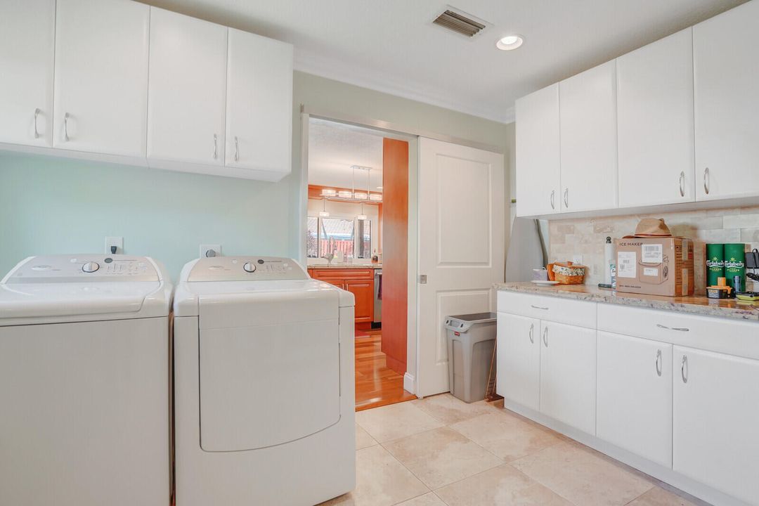 For Sale: $875,000 (4 beds, 2 baths, 2604 Square Feet)