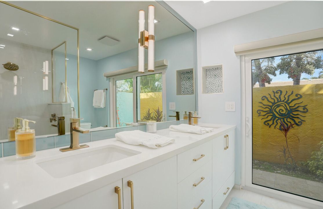 For Sale: $875,000 (4 beds, 2 baths, 2604 Square Feet)