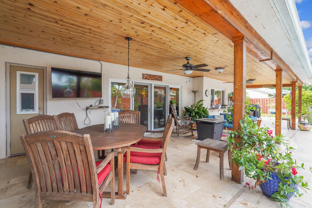 For Sale: $875,000 (4 beds, 2 baths, 2604 Square Feet)