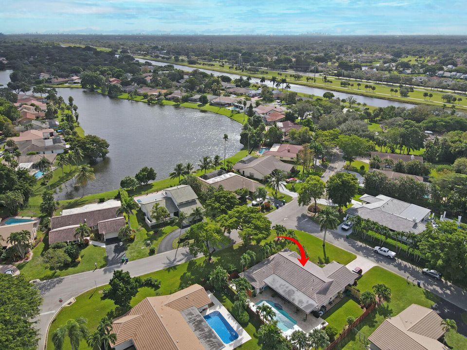 For Sale: $875,000 (4 beds, 2 baths, 2604 Square Feet)