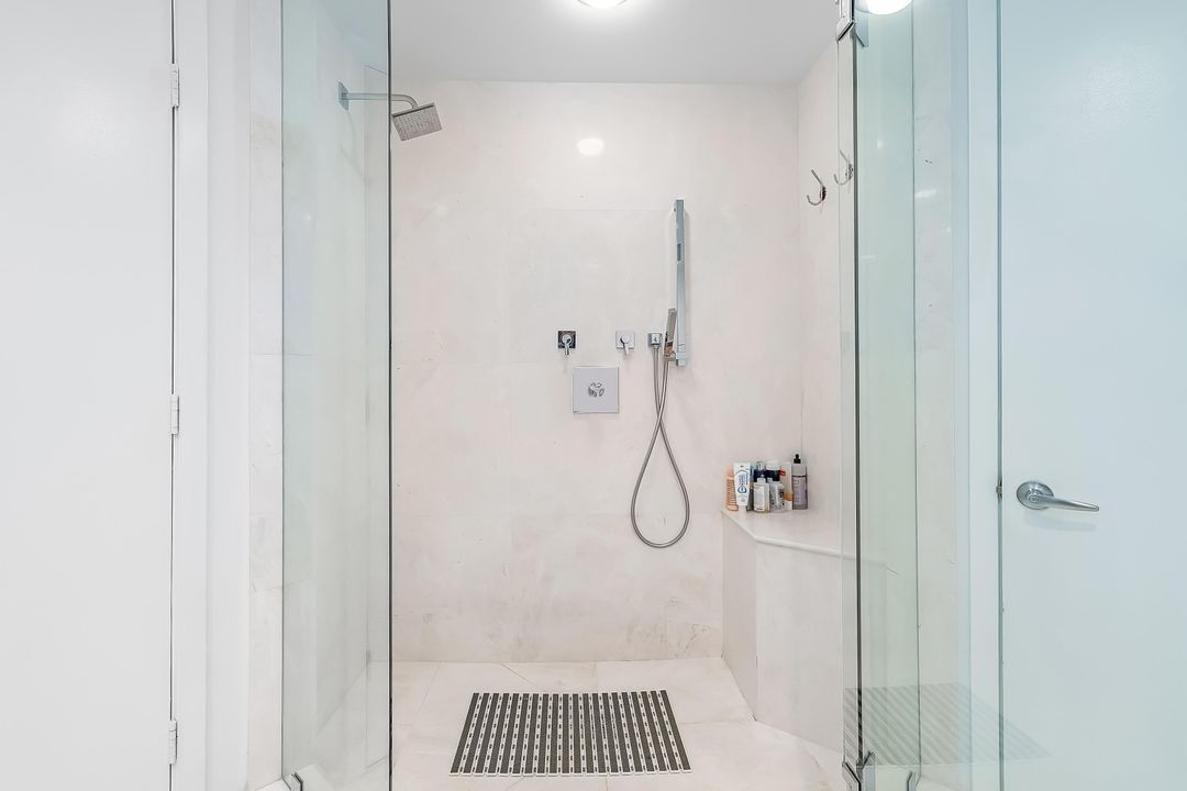 合同活跃: $1,150,000 (2 贝兹, 2 浴室, 1958 平方英尺)