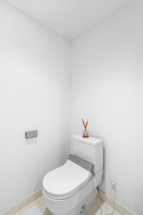 合同活跃: $1,150,000 (2 贝兹, 2 浴室, 1958 平方英尺)