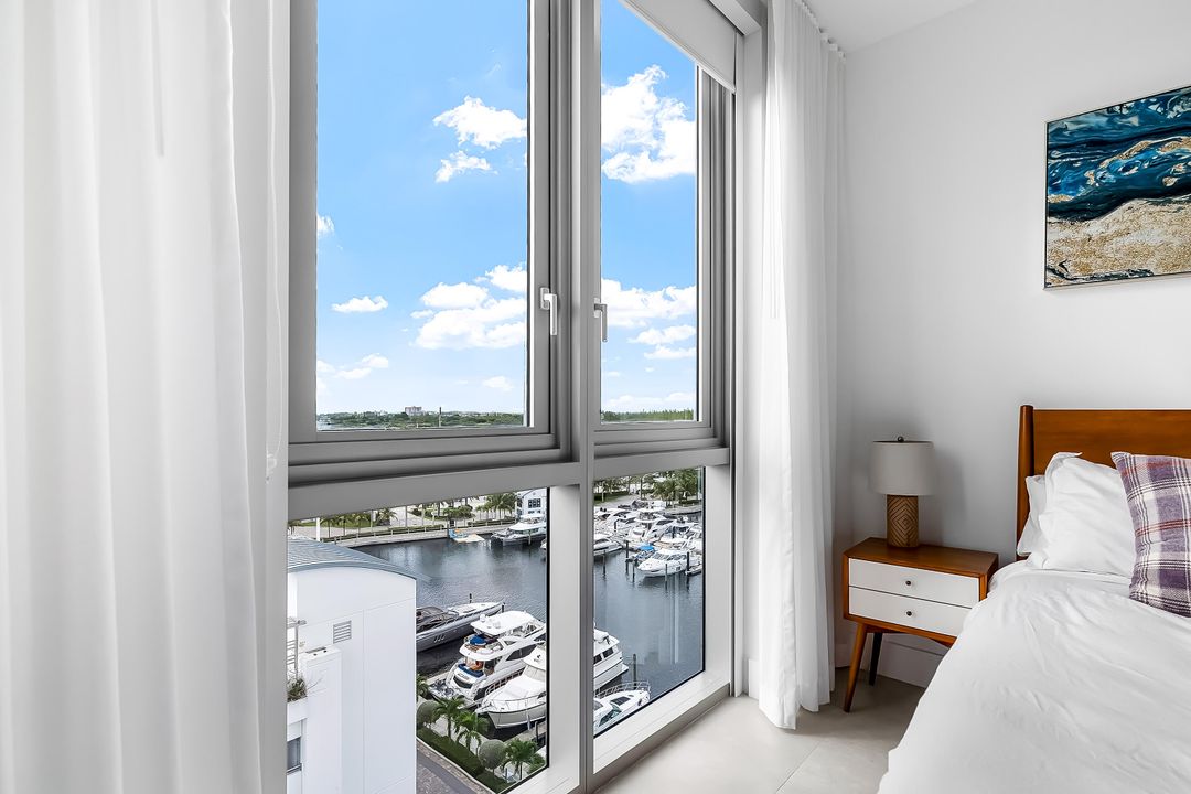 合同活跃: $1,150,000 (2 贝兹, 2 浴室, 1958 平方英尺)