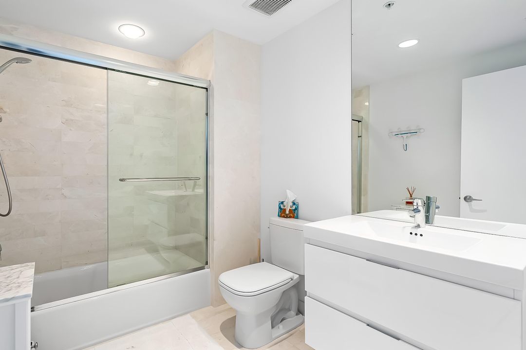 合同活跃: $1,150,000 (2 贝兹, 2 浴室, 1958 平方英尺)