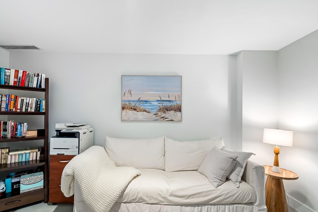 合同活跃: $1,150,000 (2 贝兹, 2 浴室, 1958 平方英尺)