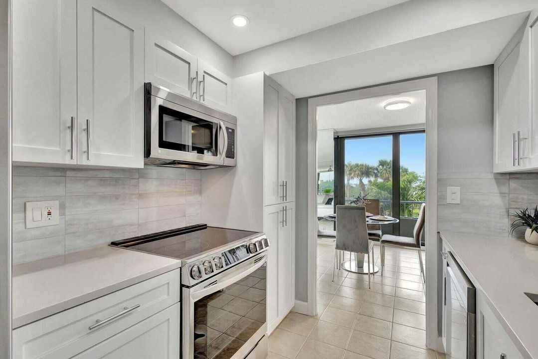 For Sale: $749,900 (2 beds, 2 baths, 1435 Square Feet)