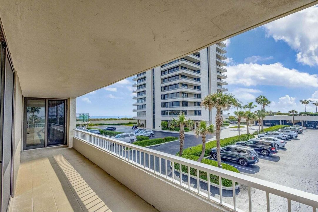 For Sale: $749,900 (2 beds, 2 baths, 1435 Square Feet)