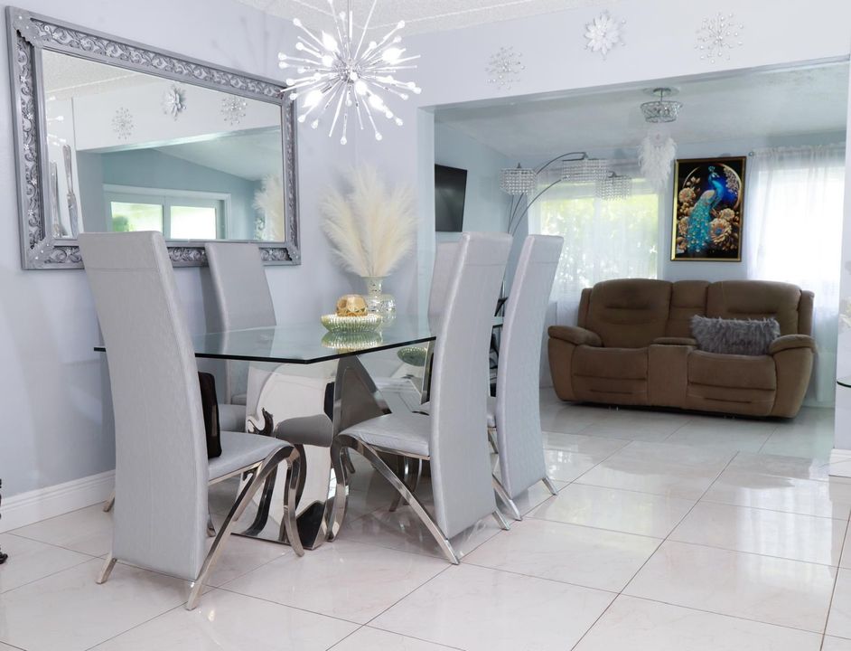 合同活跃: $630,000 (3 贝兹, 2 浴室, 1296 平方英尺)