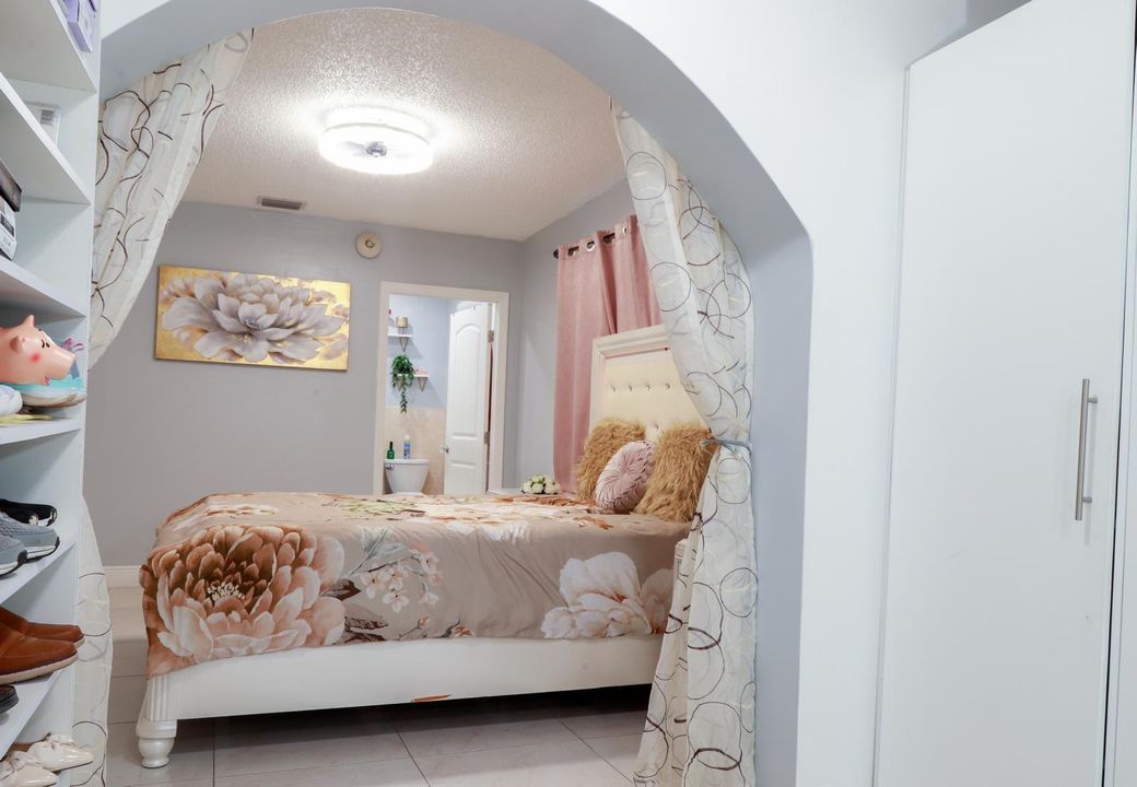 合同活跃: $630,000 (3 贝兹, 2 浴室, 1296 平方英尺)