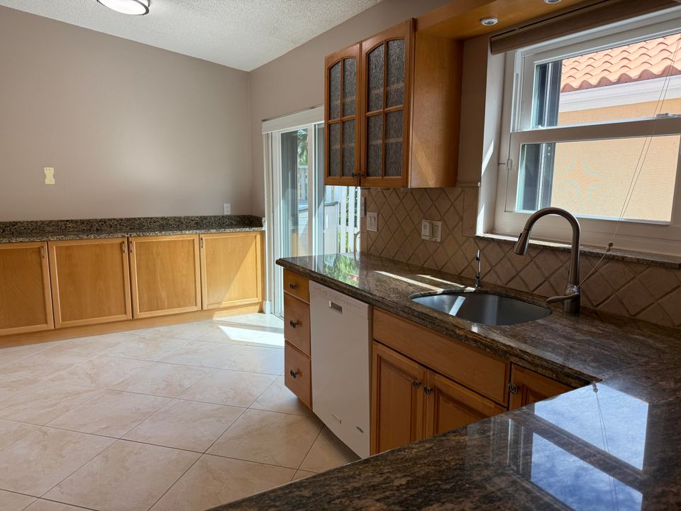 For Sale: $595,000 (3 beds, 2 baths, 1761 Square Feet)