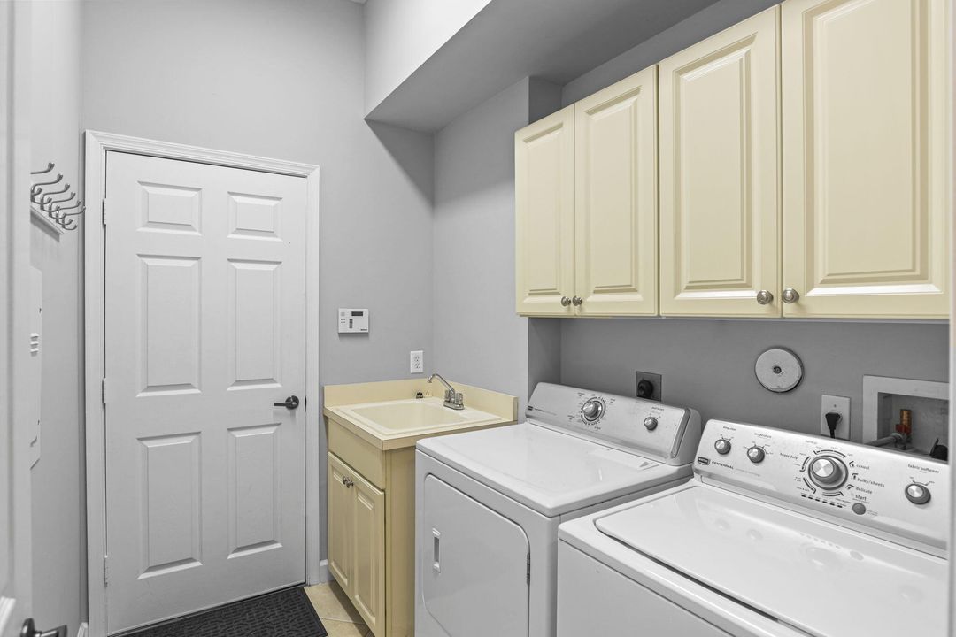 For Sale: $499,900 (3 beds, 3 baths, 1864 Square Feet)