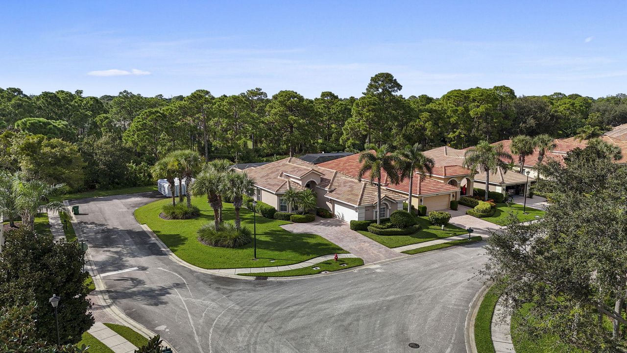 For Sale: $499,900 (3 beds, 3 baths, 1864 Square Feet)