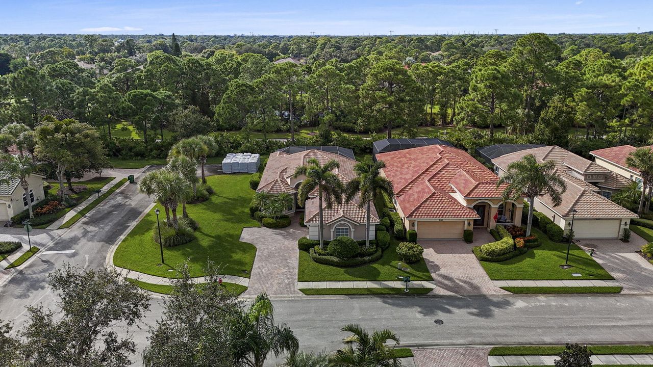 For Sale: $499,900 (3 beds, 3 baths, 1864 Square Feet)