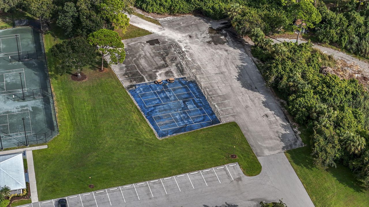 For Sale: $499,900 (3 beds, 3 baths, 1864 Square Feet)