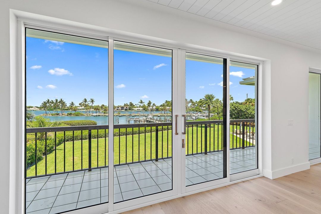 Active With Contract: $2,395,000 (2 beds, 2 baths, 1752 Square Feet)