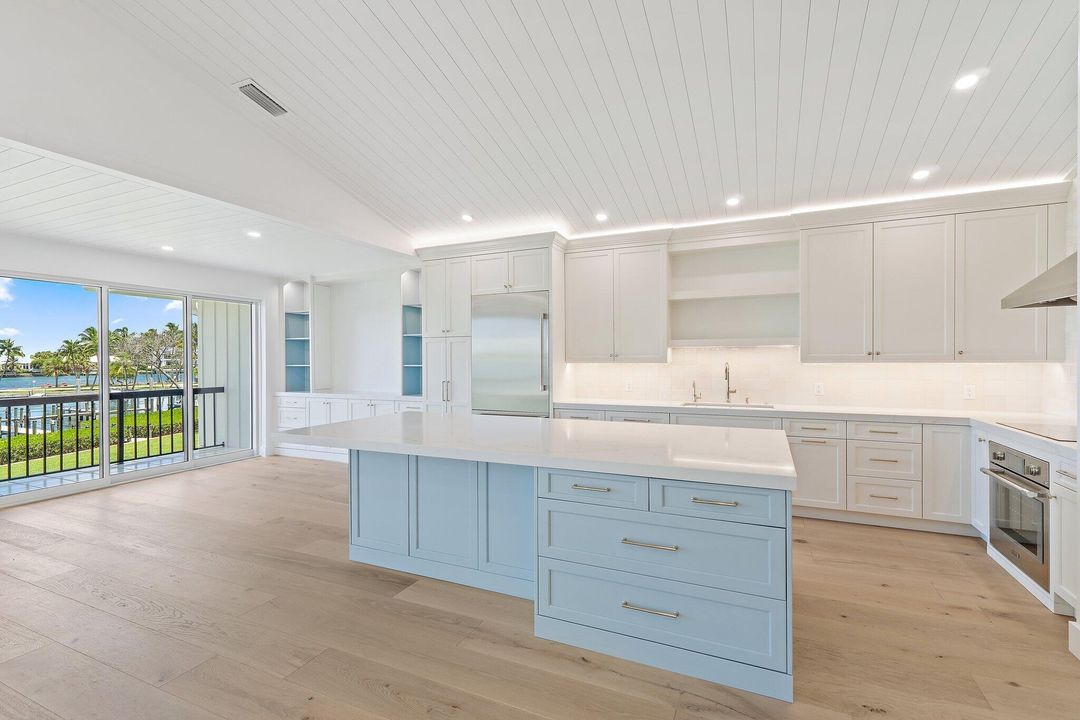 Active With Contract: $2,395,000 (2 beds, 2 baths, 1752 Square Feet)