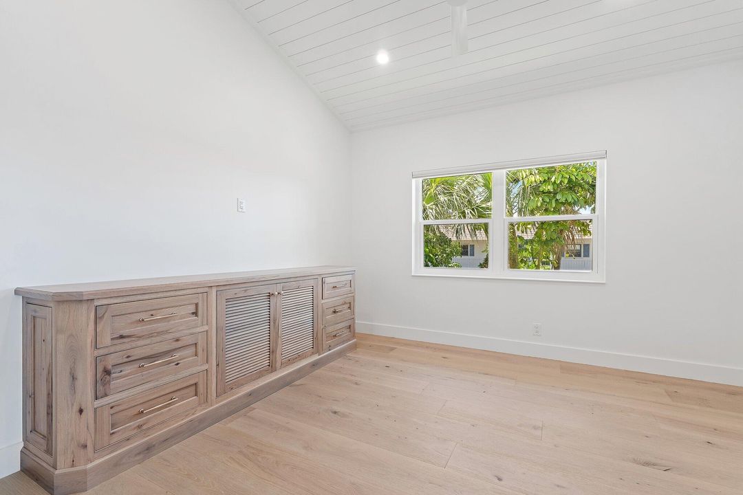 Active With Contract: $2,395,000 (2 beds, 2 baths, 1752 Square Feet)