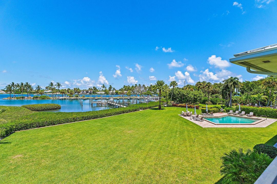 Active With Contract: $2,395,000 (2 beds, 2 baths, 1752 Square Feet)