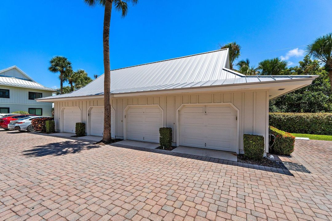 Active With Contract: $2,395,000 (2 beds, 2 baths, 1752 Square Feet)