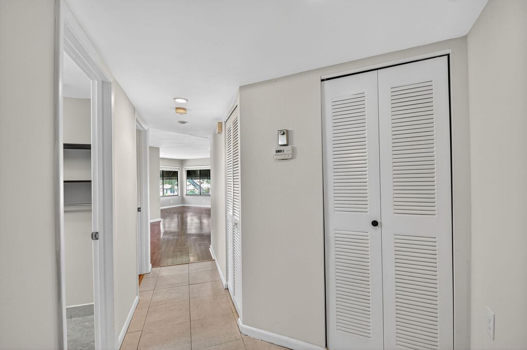 For Rent: $2,060 (2 beds, 2 baths, 1100 Square Feet)