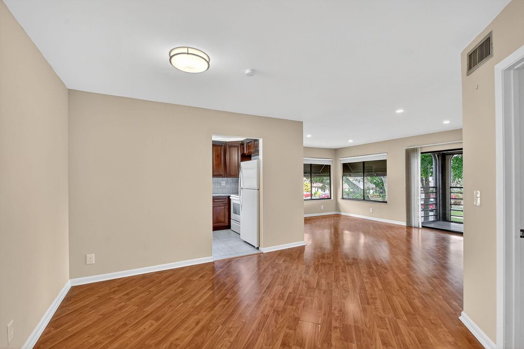 For Rent: $2,060 (2 beds, 2 baths, 1100 Square Feet)