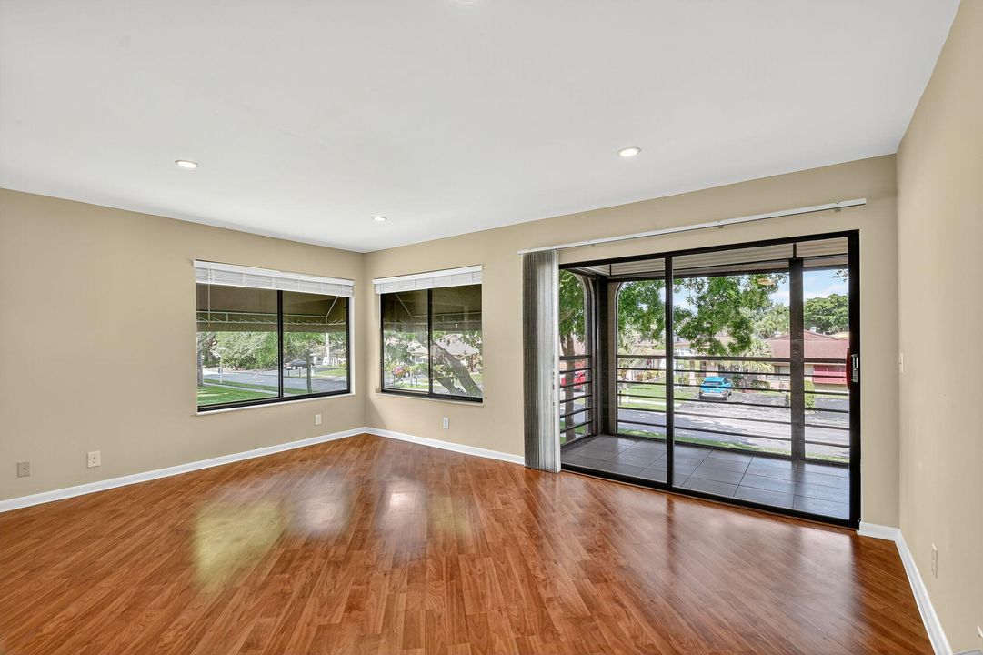 For Rent: $2,060 (2 beds, 2 baths, 1100 Square Feet)