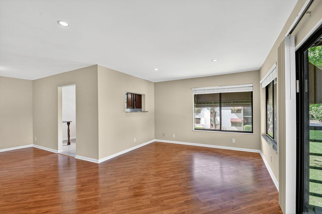 For Rent: $2,060 (2 beds, 2 baths, 1100 Square Feet)