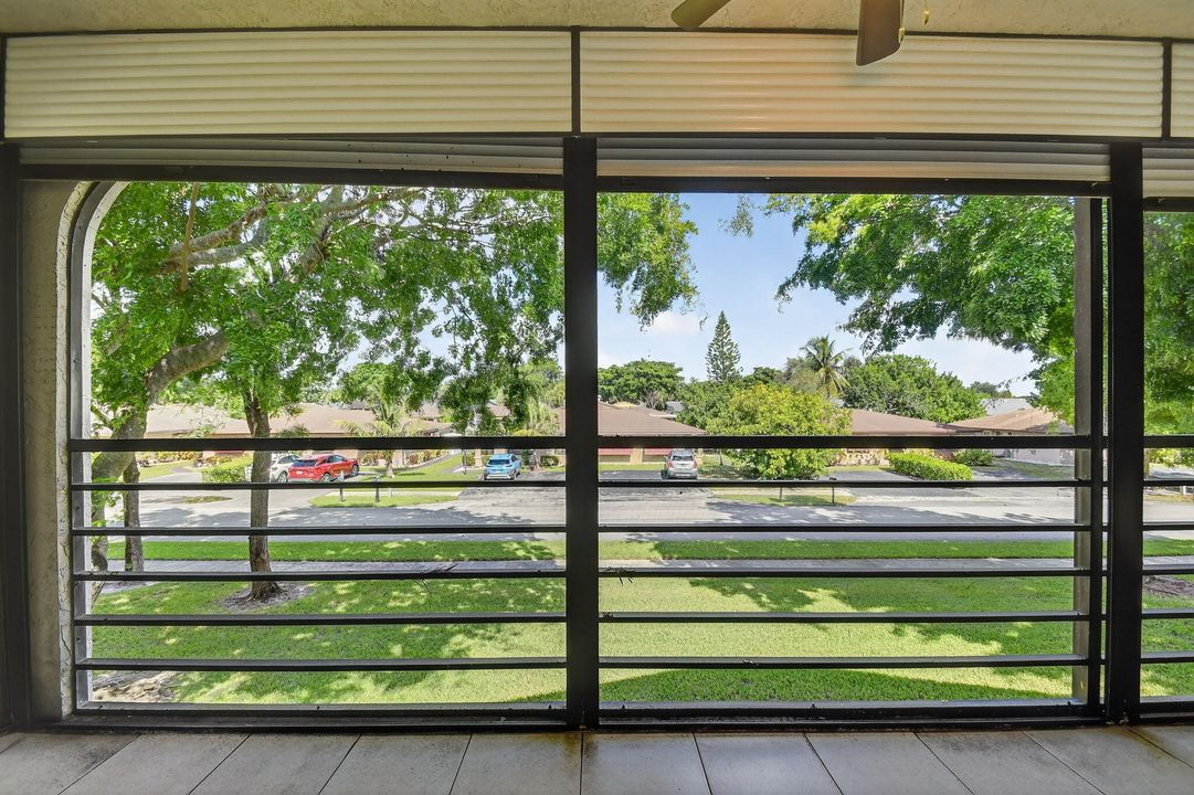 For Rent: $2,060 (2 beds, 2 baths, 1100 Square Feet)