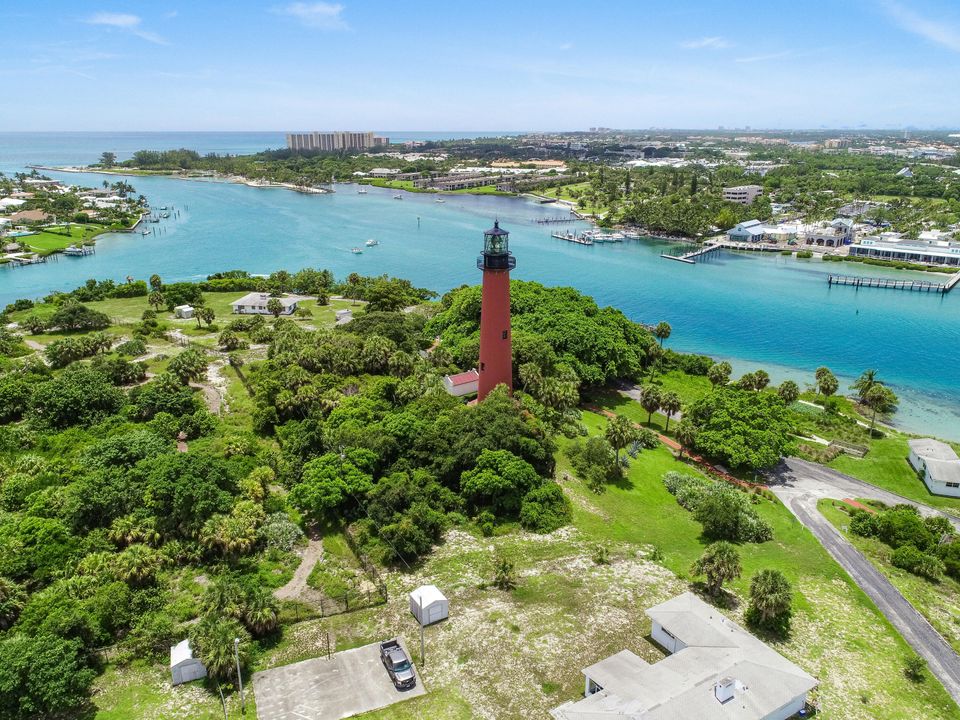 合同活跃: $5,000 (2 贝兹, 2 浴室, 1272 平方英尺)