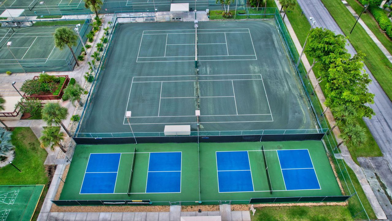 For Rent: $2,060 (2 beds, 2 baths, 1100 Square Feet)