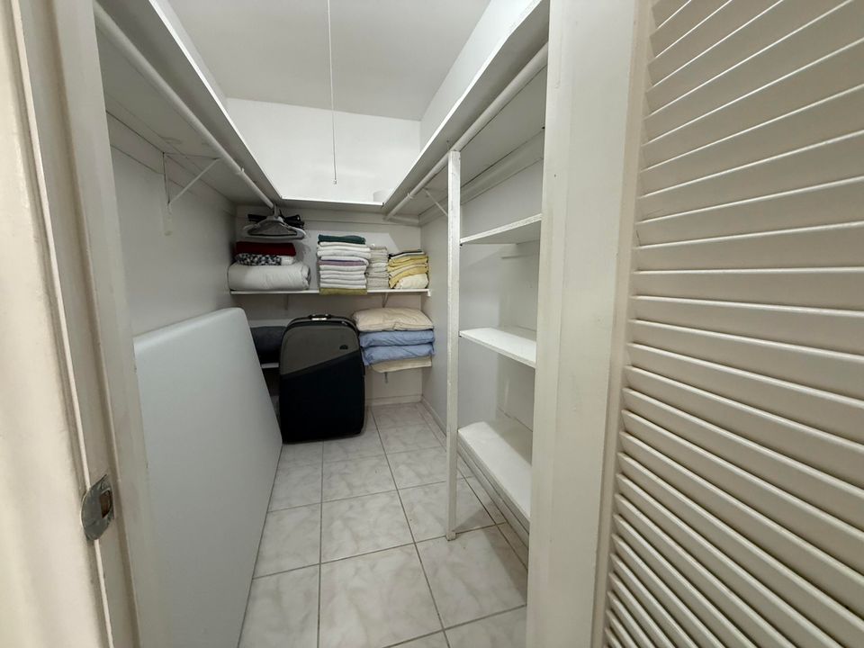 For Rent: $1,200 (2 beds, 1 baths, 684 Square Feet)