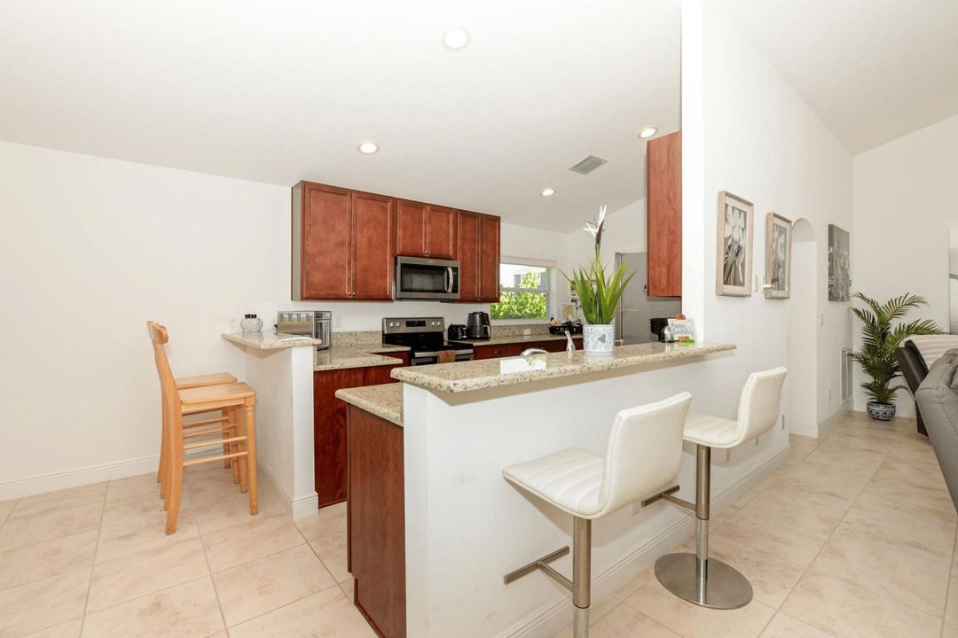 出租: $2,550 (4 贝兹, 2 浴室, 1774 平方英尺)