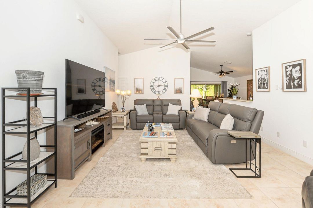 出租: $2,550 (4 贝兹, 2 浴室, 1774 平方英尺)