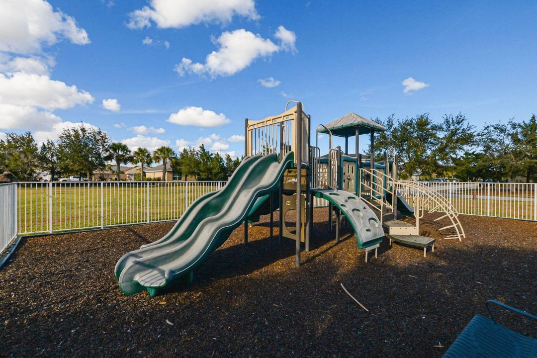 出租: $2,550 (4 贝兹, 2 浴室, 1774 平方英尺)