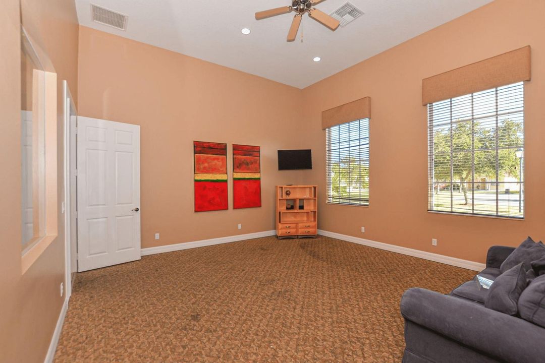 出租: $2,550 (4 贝兹, 2 浴室, 1774 平方英尺)